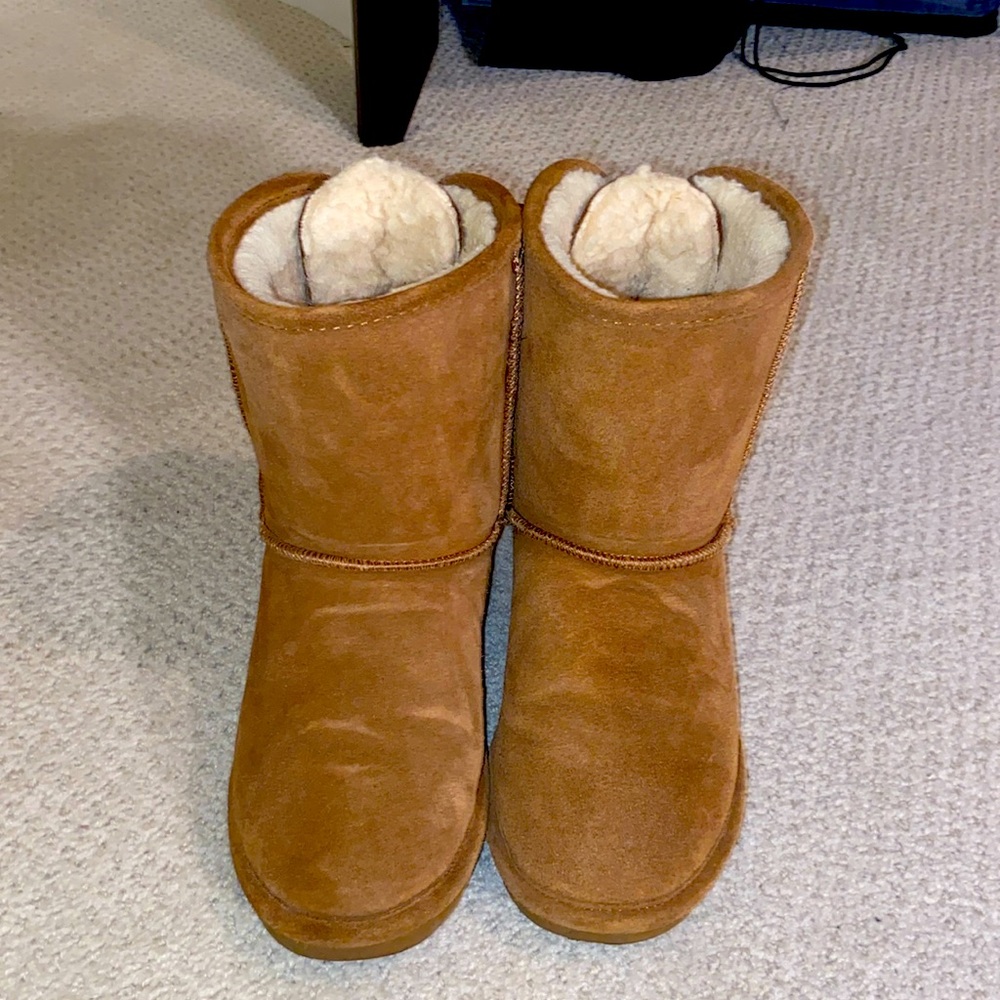 Women’s BearPaw winter Boots. US 7.5.